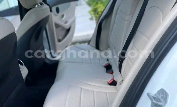 Buy Used Mercedes‒Benz 300CD White Car in Accra in Greater Accra Buy Used Mercedes‒Benz 300CD White Car in Accra in Greater Accra