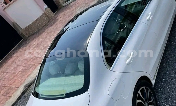 Buy Used Mercedes‒Benz 300CD White Car in Accra in Greater Accra Buy Used Mercedes‒Benz 300CD White Car in Accra in Greater Accra