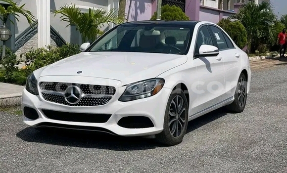 Buy Used Mercedes‒Benz 300CD White Car in Accra in Greater Accra Buy Used Mercedes‒Benz 300CD White Car in Accra in Greater Accra