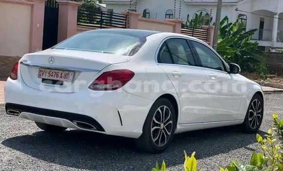 Buy Used Mercedes‒Benz 300CD White Car in Accra in Greater Accra Buy Used Mercedes‒Benz 300CD White Car in Accra in Greater Accra