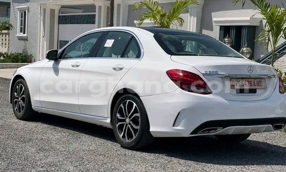 Buy Used Mercedes‒Benz 300CD White Car in Accra in Greater Accra Buy Used Mercedes‒Benz 300CD White Car in Accra in Greater Accra