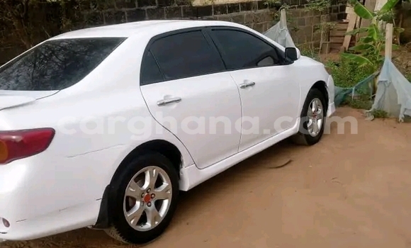 Sayi Na hannu Toyota Corolla White Mota in Accra a Greater Accra Sayi Na hannu Toyota Corolla White Mota in Accra a Greater Accra