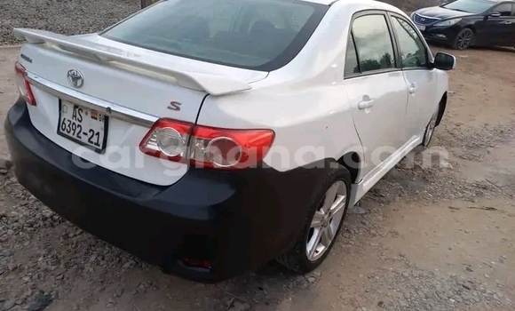 Ra Àlòkù Toyota Corolla funfun Ọkọ̀ in Accra ni Greater Accra Ra Àlòkù Toyota Corolla funfun Ọkọ̀ in Accra ni Greater Accra