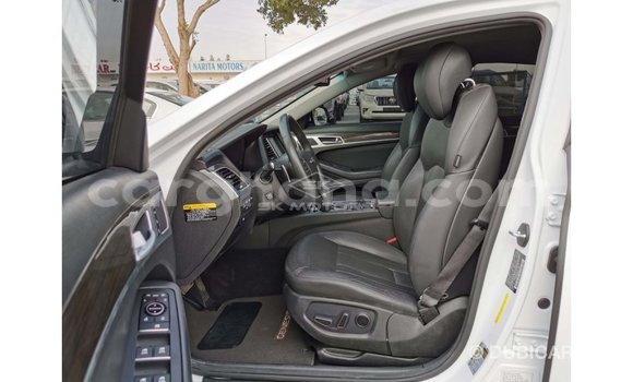 Buy Import Hyundai Genesis White Car in Import - Dubai in Ashanti Buy Import Hyundai Genesis White Car in Import - Dubai in Ashanti