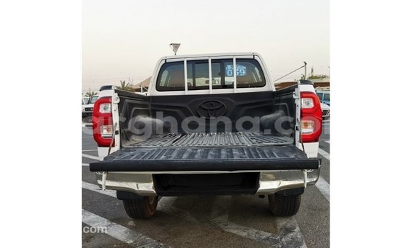 Ra Imported Toyota Hilux funfun Ọkọ̀ in Import - Dubai ni Ashanti Ra Imported Toyota Hilux funfun Ọkọ̀ in Import - Dubai ni Ashanti