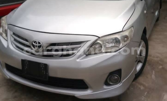 Sayi Na hannu Toyota Corolla Azurfa Mota in Accra a Greater Accra