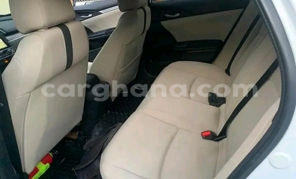 Sayi Na hannu Honda Civic White Mota in Accra a Greater Accra Sayi Na hannu Honda Civic White Mota in Accra a Greater Accra