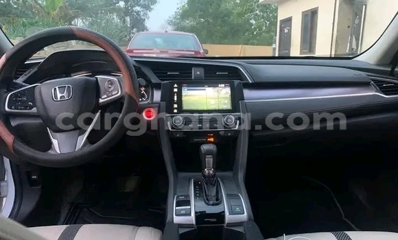 Sayi Na hannu Honda Civic White Mota in Accra a Greater Accra Sayi Na hannu Honda Civic White Mota in Accra a Greater Accra