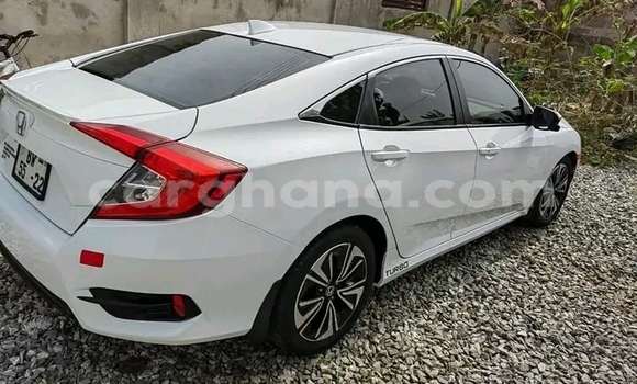 Sayi Na hannu Honda Civic White Mota in Accra a Greater Accra Sayi Na hannu Honda Civic White Mota in Accra a Greater Accra