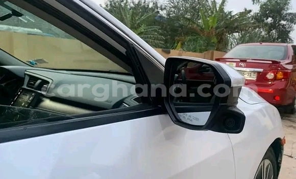 Sayi Na hannu Honda Civic White Mota in Accra a Greater Accra Sayi Na hannu Honda Civic White Mota in Accra a Greater Accra