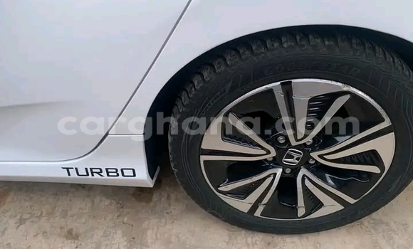Sayi Na hannu Honda Civic White Mota in Accra a Greater Accra Sayi Na hannu Honda Civic White Mota in Accra a Greater Accra