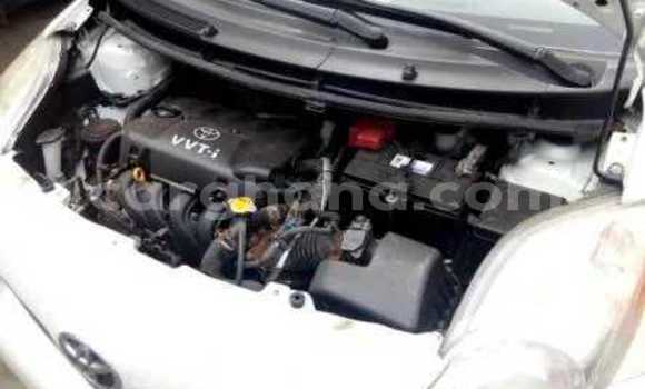 Sayi Na hannu Toyota Yaris White Mota in Accra a Greater Accra Sayi Na hannu Toyota Yaris White Mota in Accra a Greater Accra