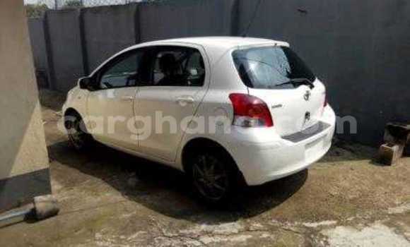 Sayi Na hannu Toyota Yaris White Mota in Accra a Greater Accra Sayi Na hannu Toyota Yaris White Mota in Accra a Greater Accra