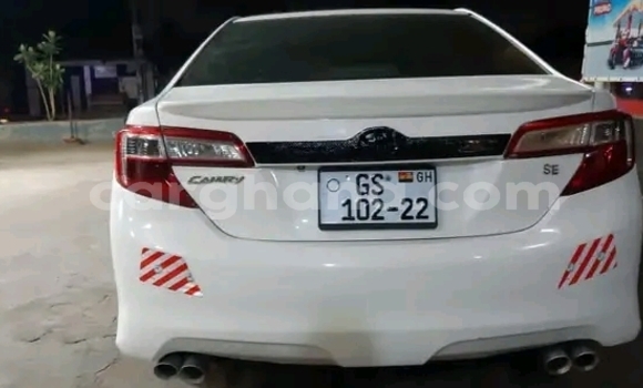 Sayi Na hannu Toyota Camry White Mota in Accra a Greater Accra Sayi Na hannu Toyota Camry White Mota in Accra a Greater Accra