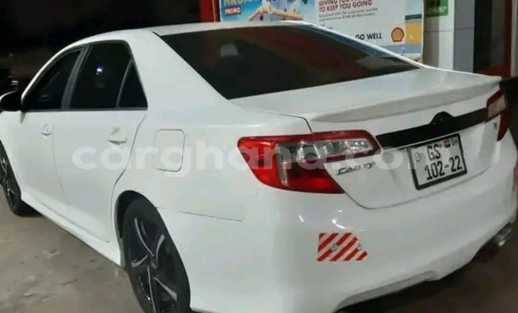 Sayi Na hannu Toyota Camry White Mota in Accra a Greater Accra Sayi Na hannu Toyota Camry White Mota in Accra a Greater Accra