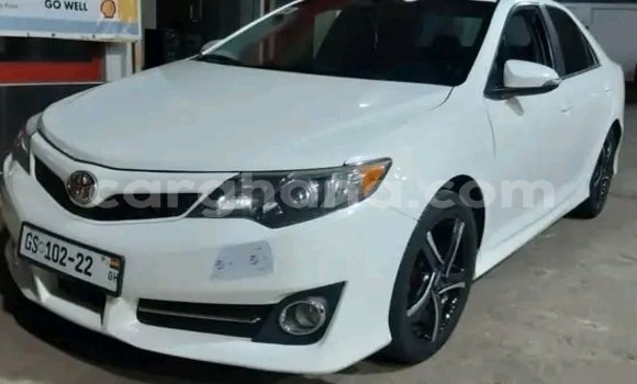 Sayi Na hannu Toyota Camry White Mota in Accra a Greater Accra Sayi Na hannu Toyota Camry White Mota in Accra a Greater Accra