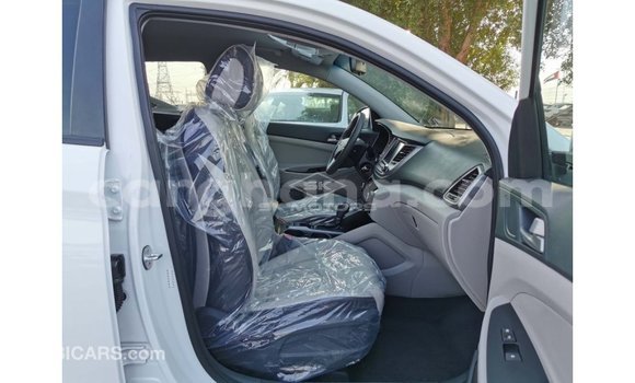 Sayi Imported Hyundai Tucson White Mota in Import - Dubai a Ashanti Sayi Imported Hyundai Tucson White Mota in Import - Dubai a Ashanti