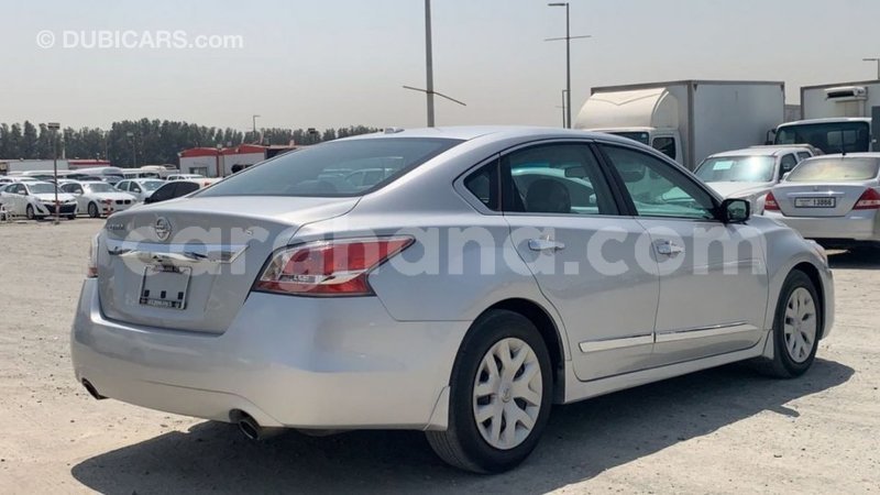 Big with watermark nissan altima ashanti import dubai 42660