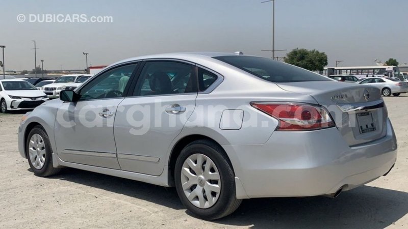 Big with watermark nissan altima ashanti import dubai 42660