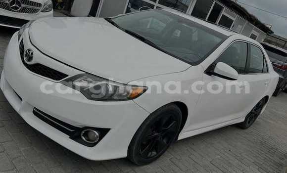 Sayi Na hannu Toyota Camry White Mota in Accra a Greater Accra Sayi Na hannu Toyota Camry White Mota in Accra a Greater Accra