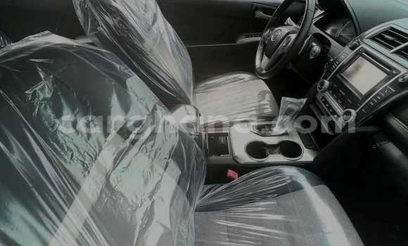 Sayi Na hannu Toyota Camry White Mota in Accra a Greater Accra Sayi Na hannu Toyota Camry White Mota in Accra a Greater Accra