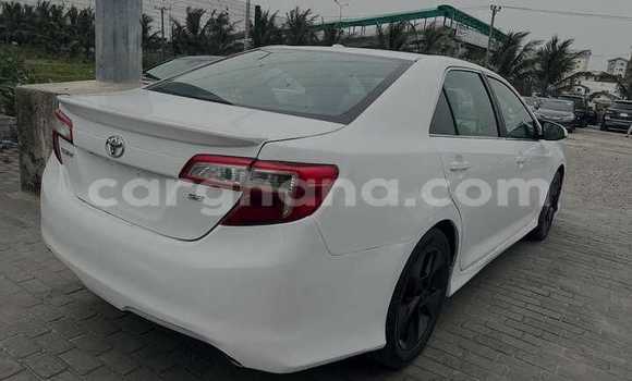 Sayi Na hannu Toyota Camry White Mota in Accra a Greater Accra Sayi Na hannu Toyota Camry White Mota in Accra a Greater Accra