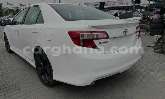 Sayi Na hannu Toyota Camry White Mota in Accra a Greater Accra Sayi Na hannu Toyota Camry White Mota in Accra a Greater Accra