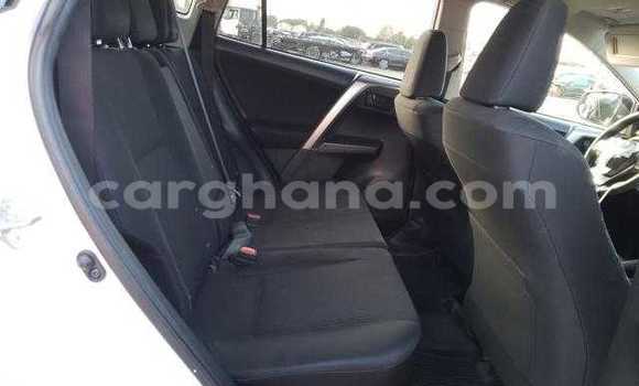 Sayi Na hannu Toyota RAV4 White Mota in Accra a Greater Accra Sayi Na hannu Toyota RAV4 White Mota in Accra a Greater Accra