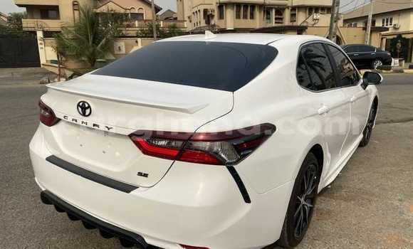 Sayi Na hannu Toyota Camry White Mota in Accra a Greater Accra Sayi Na hannu Toyota Camry White Mota in Accra a Greater Accra