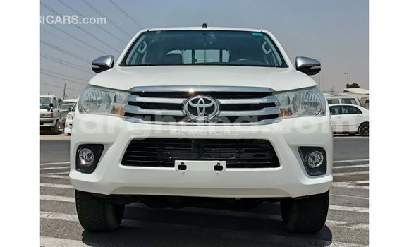 Ra Imported Toyota Hilux funfun Ọkọ̀ in Import - Dubai ni Ashanti Ra Imported Toyota Hilux funfun Ọkọ̀ in Import - Dubai ni Ashanti