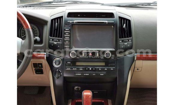 Buy Import Toyota Land Cruiser White Car in Import - Dubai in Ashanti Buy Import Toyota Land Cruiser White Car in Import - Dubai in Ashanti