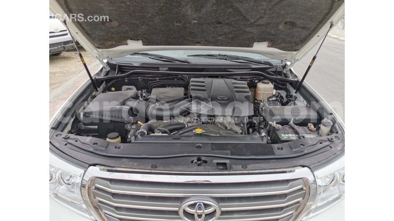 Big with watermark toyota land cruiser ashanti import dubai 42719