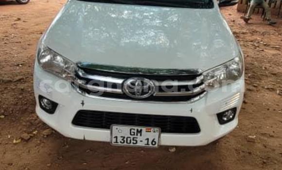 Ra Àlòkù Toyota Hilux funfun Ọkọ̀ in Kete–Krachi ni Volta
