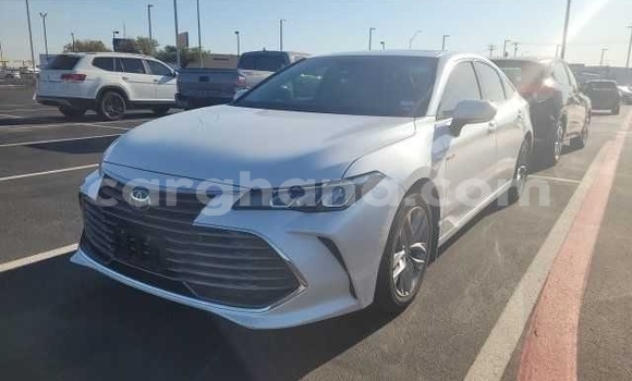 Buy Used Toyota Avalon White Car in Accra in Greater Accra