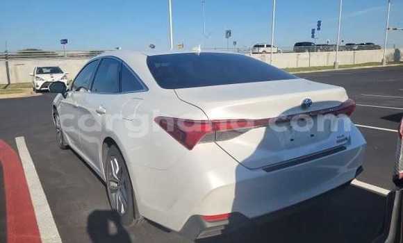 Buy Used Toyota Avalon White Car in Accra in Greater Accra Buy Used Toyota Avalon White Car in Accra in Greater Accra