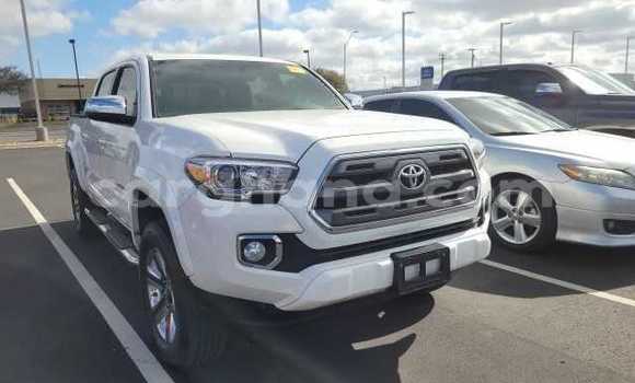 Buy Used Toyota Tacoma White Car in Accra in Greater Accra Buy Used Toyota Tacoma White Car in Accra in Greater Accra