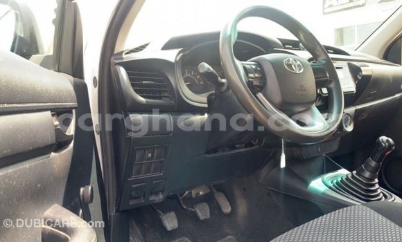 Ra Imported Toyota Hilux funfun Ọkọ̀ in Import - Dubai ni Ashanti Ra Imported Toyota Hilux funfun Ọkọ̀ in Import - Dubai ni Ashanti