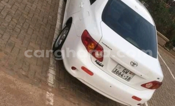 Sayi Na hannu Toyota Corolla White Mota in Accra a Greater Accra Sayi Na hannu Toyota Corolla White Mota in Accra a Greater Accra