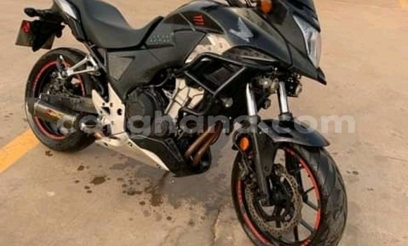 Ra Àlòkù Honda CN 250 Black Mọto in Accra ni Greater Accra