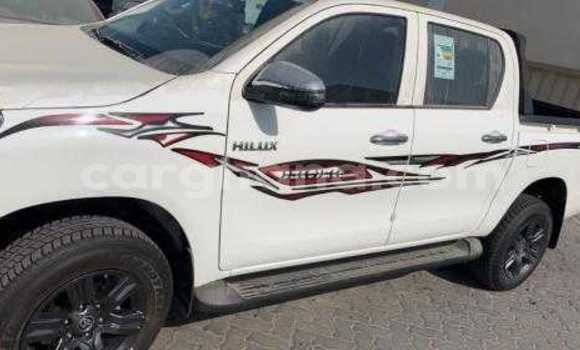 Sayi Na hannu Toyota Hilux White Mota in Accra a Greater Accra Sayi Na hannu Toyota Hilux White Mota in Accra a Greater Accra