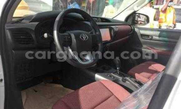 Sayi Na hannu Toyota Hilux White Mota in Accra a Greater Accra Sayi Na hannu Toyota Hilux White Mota in Accra a Greater Accra