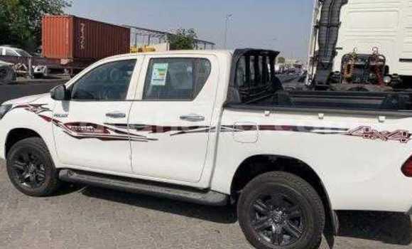 Sayi Na hannu Toyota Hilux White Mota in Accra a Greater Accra Sayi Na hannu Toyota Hilux White Mota in Accra a Greater Accra