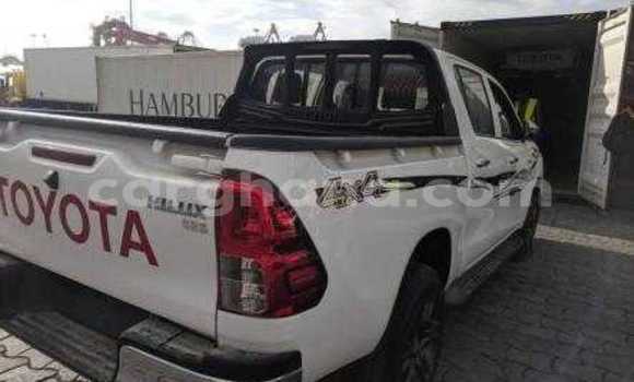 Sayi Na hannu Toyota Hilux White Mota in Accra a Greater Accra Sayi Na hannu Toyota Hilux White Mota in Accra a Greater Accra