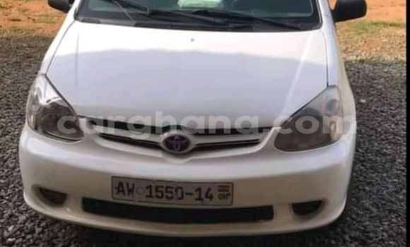 Ra Àlòkù Toyota Corolla funfun Ọkọ̀ in Accra ni Greater Accra
