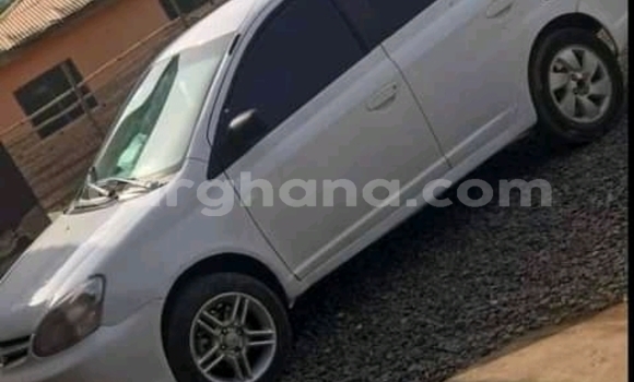 Sayi Na hannu Toyota Corolla White Mota in Accra a Greater Accra Sayi Na hannu Toyota Corolla White Mota in Accra a Greater Accra