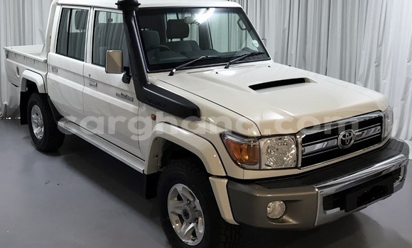 Buy Used Toyota Land Cruiser White Car in Ada Foah in Greater Accra
