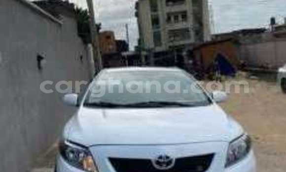 Sayi Na hannu Toyota Corolla White Mota in Accra a Greater Accra