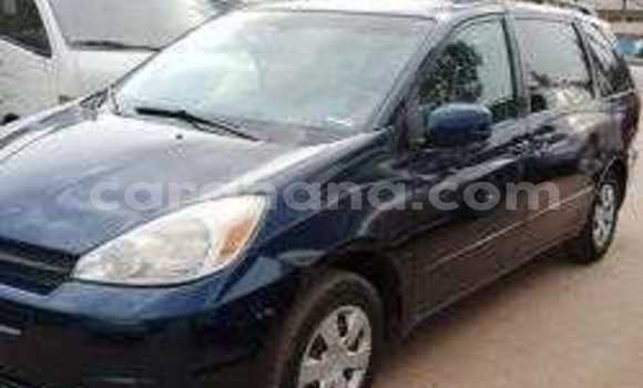 Sayi Na hannu Toyota Sienna Blue Mota in Accra a Greater Accra