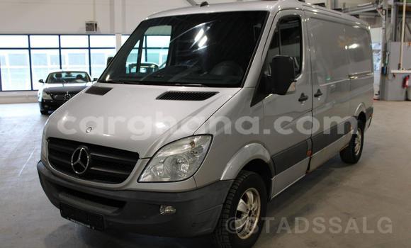 Ra Imported Mercedes‒Benz 300CD Silver Ọkọ̀ in Accra ni Greater Accra Ra Imported Mercedes‒Benz 300CD Silver Ọkọ̀ in Accra ni Greater Accra