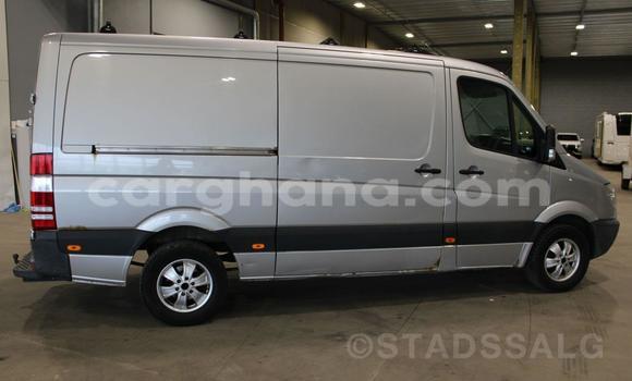 Sayi Imported Mercedes‒Benz 300CD Azurfa Mota in Accra a Greater Accra Sayi Imported Mercedes‒Benz 300CD Azurfa Mota in Accra a Greater Accra